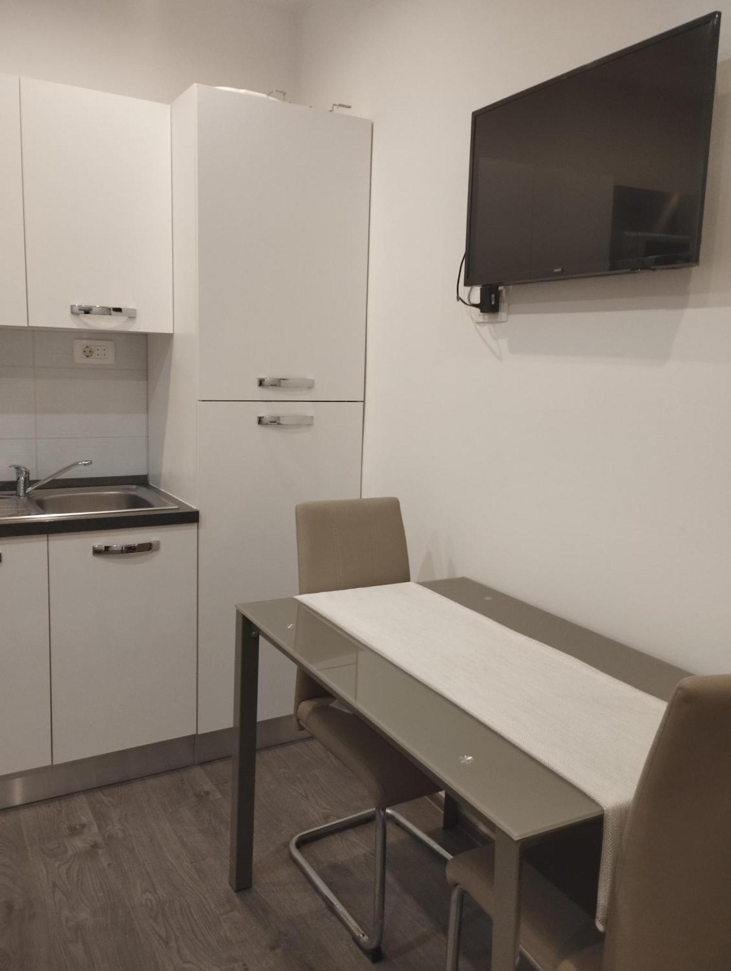 Appartamento Apartman Adriatic 2 Kaštela Esterno foto